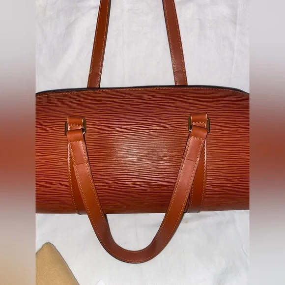 Louis Vuitton Cognac Leather Shoulder Bag with Barrel Design - Picture 6 of 16